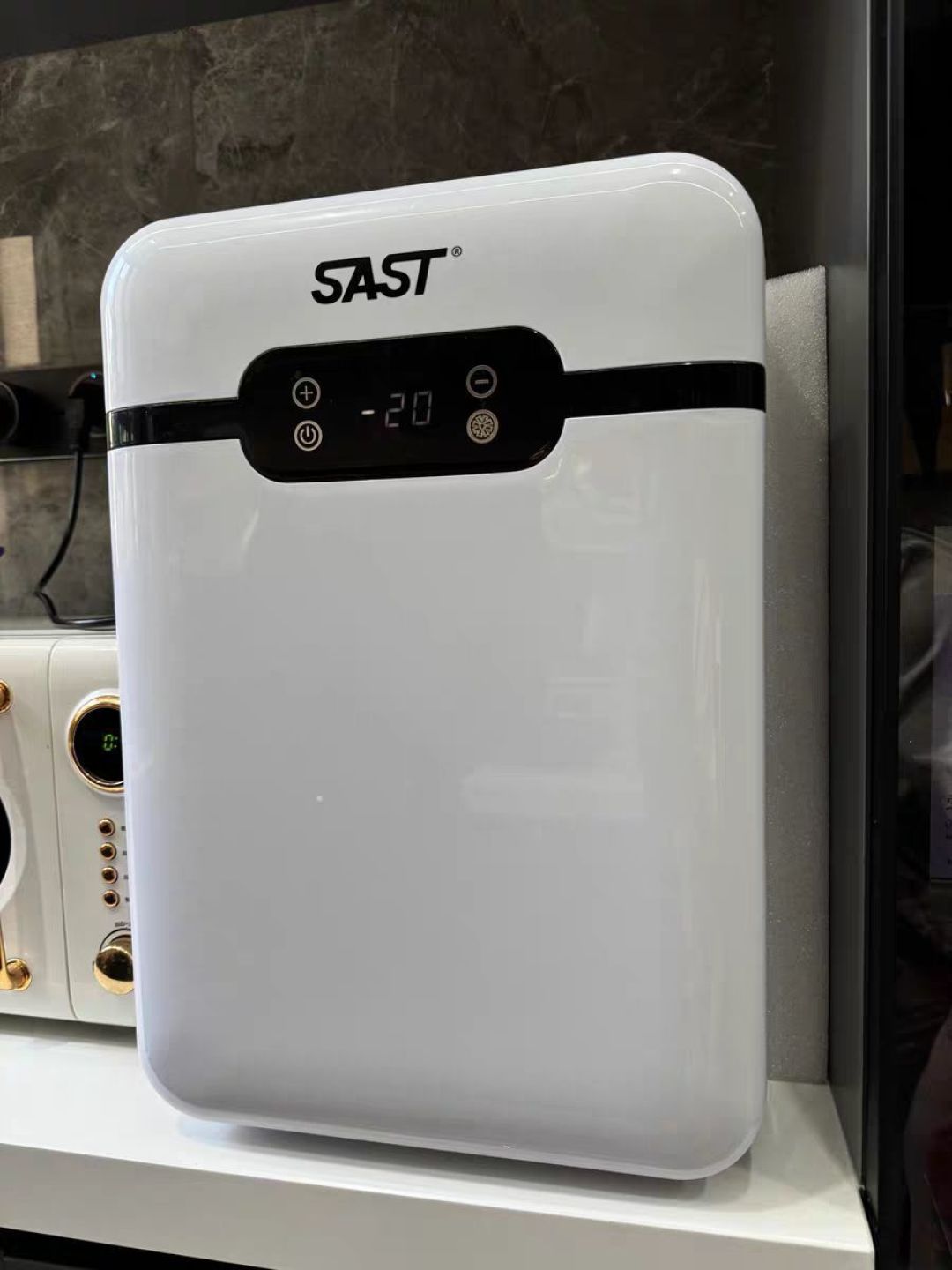 sast迷你小冰箱小型家用宿舍车载冰箱mini学生小冰柜冷藏冷冻20l