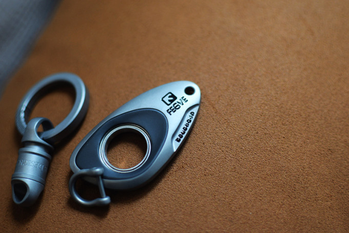 匠心独运费戈钛合金旋转钥匙扣