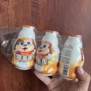 饭后来一瓶娃哈哈酸奶饮品，助消化也很解馋！