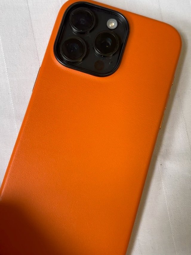 闪魔家的素皮壳真的性价比高呀！！买了橙色到手后，马上又买了蓝色的！