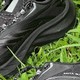 在户外运动中，一双好的越野跑鞋可以为我们提供舒适的体验