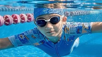 迪卡侬儿童泳衣套装：夏日亲水时光的守护者