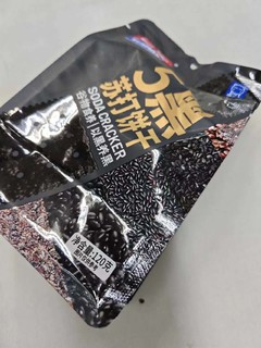 西麦五黑苏打饼干：健康零食，舌尖上的黑金营养