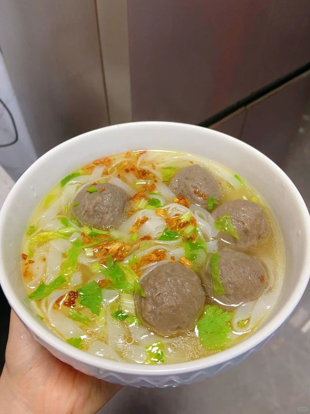 蒜香肉丸粉汤鲜粉滑