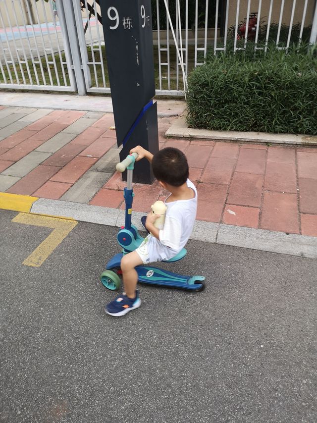夏日运动之滑板车