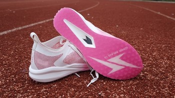 要想跑步成绩好，跑鞋一定要选好！威量炽速1.5碳板竞速跑鞋，这是一款带有“移动空调”的跑鞋！