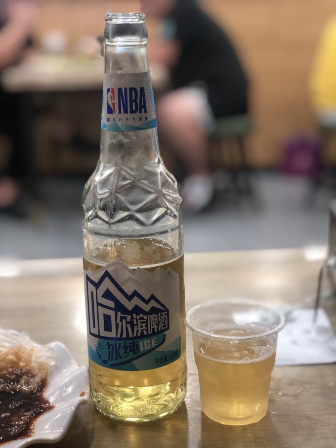 喝点啤酒124哈尔滨啤酒冰纯lce