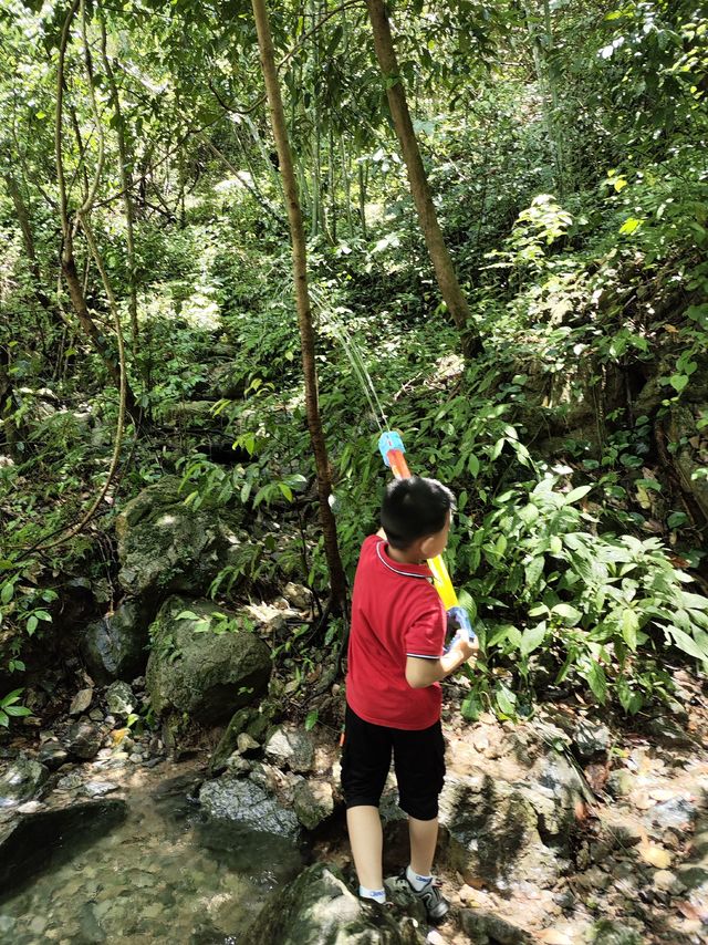 带着加特林水枪游荔波