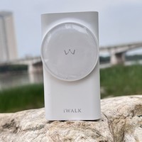 自带伸缩线，小体积大电量，包您出行无忧：充电宝 iWALK拉拉宝