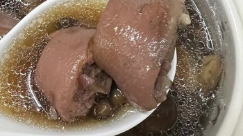 黑豆炖猪尾：“壮腰”第一菜