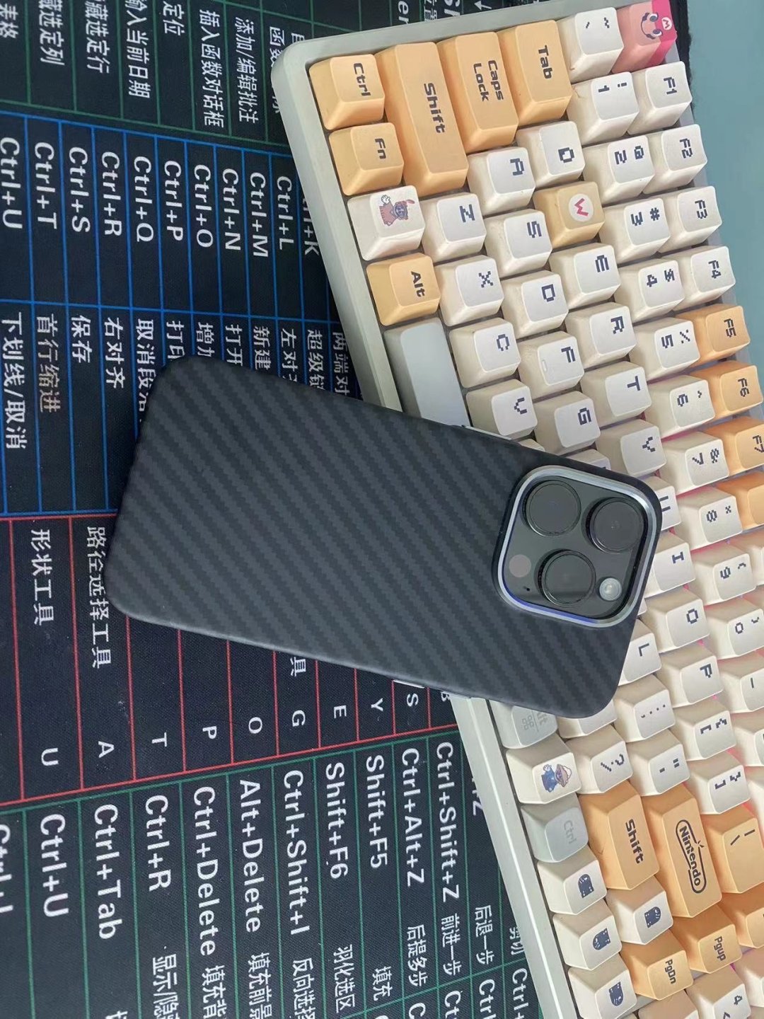 30块钱的凯夫拉手机壳什么感觉?就是杜蕾斯超薄款和普通款的区别