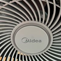 夏天了，使用美的空气循环扇，打造舒适生活新体验