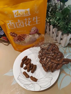 洽洽卤香熟花生，是观赛的绝佳小零食