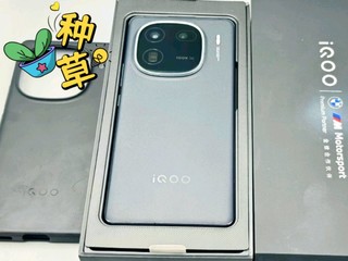 iQOO 12：游戏与摄影的双重奏，性价比之选