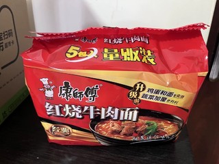 深夜观赛，少不了康师傅牛肉面