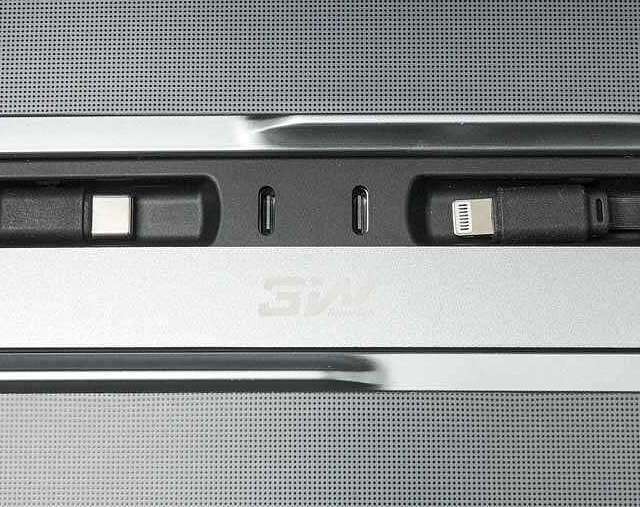 特斯拉Model 3焕新版HUB中控拓展坞，提供2个快充接口和2条伸缩充电线