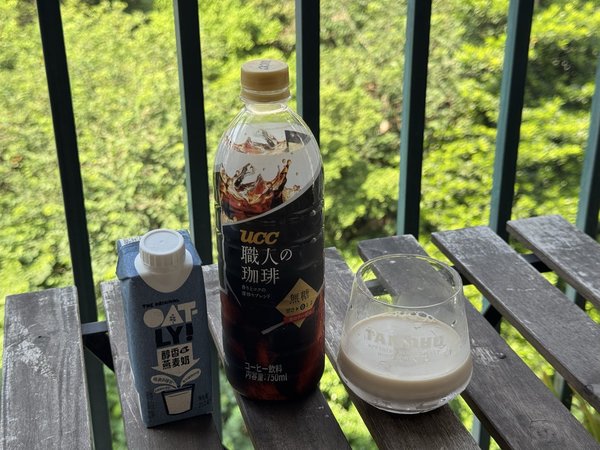 平均一杯大概2.5块钱还不到？10秒DIY冰镇燕麦拿铁