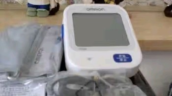 欧姆龙（OMRON）电子血压计家用上臂式大画面血压仪 U724J