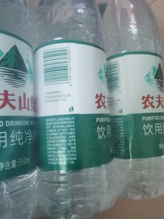 24瓶的绿标农夫山泉，20不到的价格入手还是很划算的！