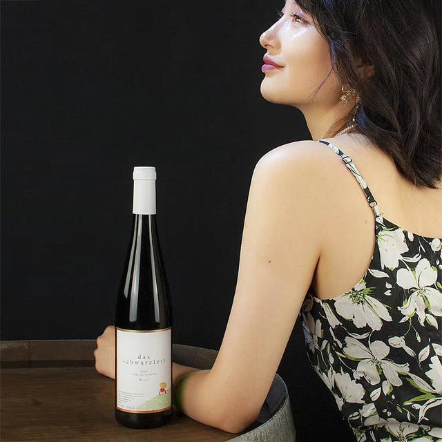 葡萄酒中的果香艺术：从一杯摩泽尔雷司令半甜白葡萄酒开始