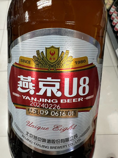 燕京啤酒的U8，看它瓶口的设计，看着就很高级