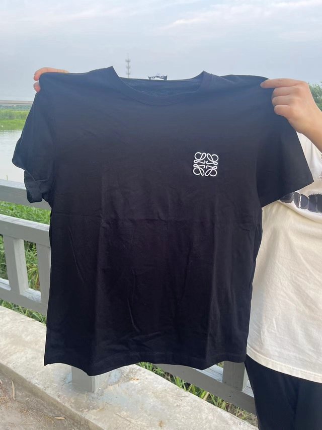 罗意威的简约基础款T恤，体感真的不错，相当舒适😍