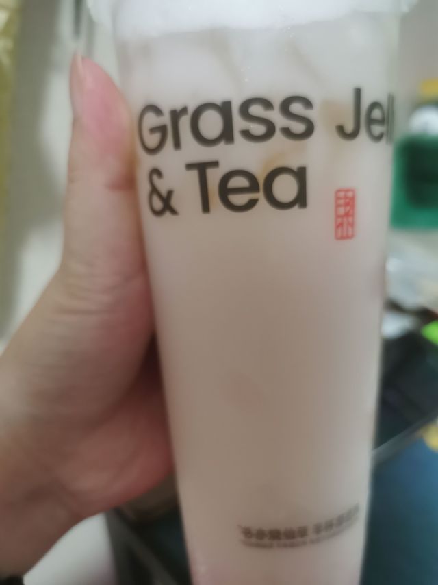 秋天第一杯奶茶就是书亦烧仙草的柚子桃桃白月光。
