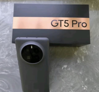 看来看去还是真我GT5pro性价比高