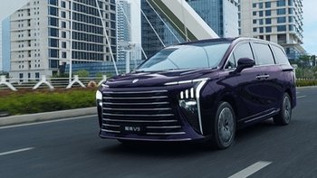 东风风行星海V9插电式混合动力MPV，售价19.99万元