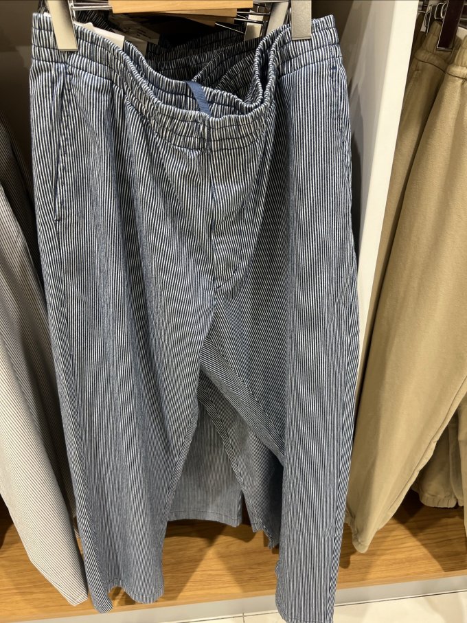 优衣库的弹力条纹松紧九分裤,海蓝色