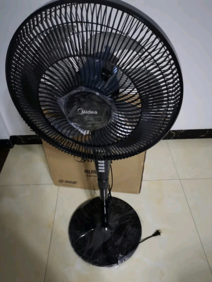 好用的电风扇夏天很凉爽