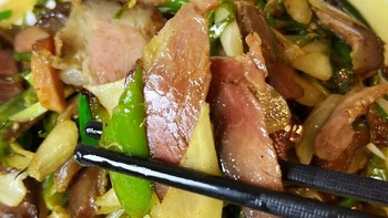 一招搞定！腊肉炒辣椒，简单易学，新手也能成大厨