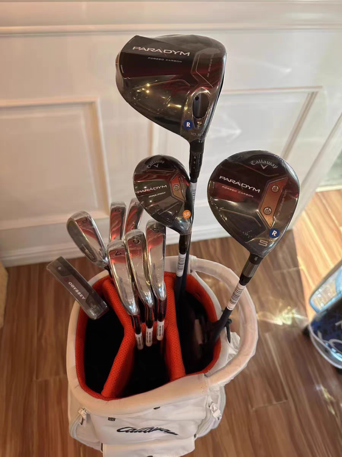 80岁凌峰现状：在泰国过隐居生活妻子比他长得高有三个孩子(图1)