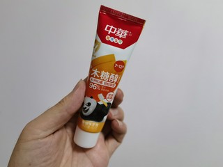 中华儿童牙膏，防蛀、固齿很给力。