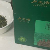 避坑！请大家避坑卢正浩茶叶！在卢正浩天猫官方店买的龙井茶叶发现有毒的臭屁虫，找客服逃避责任！