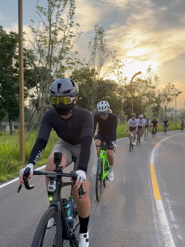 清晨绿道上的破风时刻