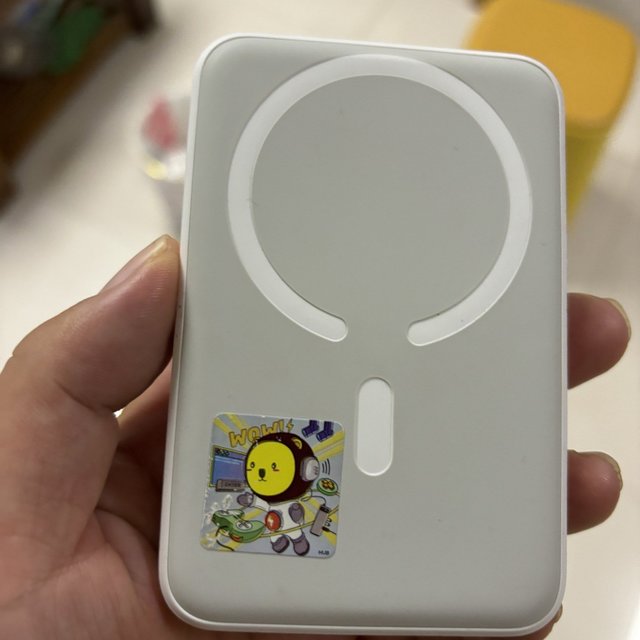 出门约会，一万毫安磁吸充电宝还不够？？