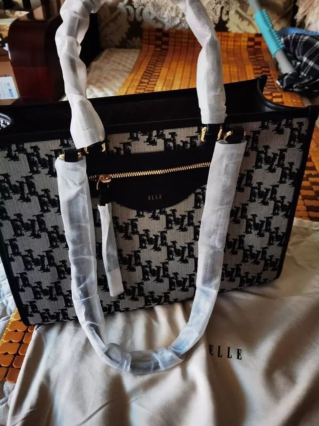 时尚必备！ELLE老花包，你值得拥有！