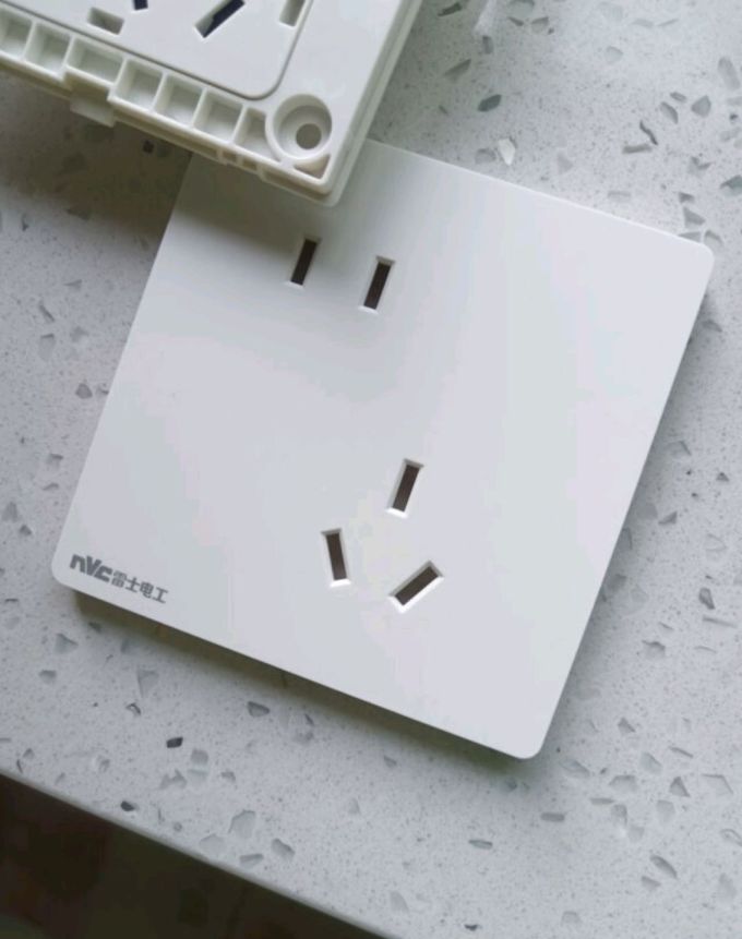 五块的雷士插座 2024-08-25 10:28:18 京东 nvc雷士电工开关插座10a斜