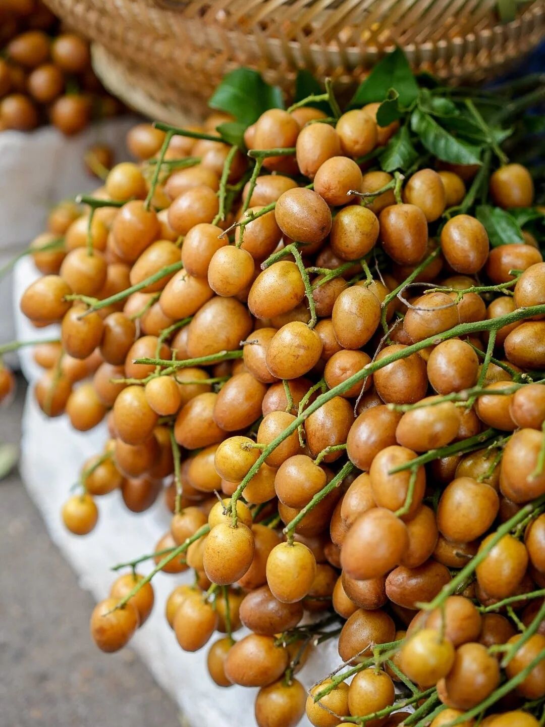 张大妈这里,很多人都不知道这啥果?广西都泛滥了,10元3斤.