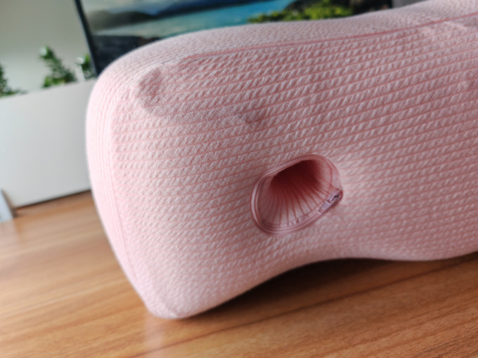 腿枕可以让腿部更舒服预防静脉曲张也很好