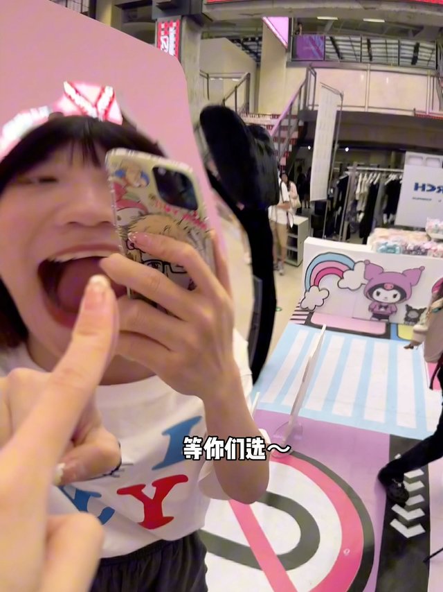 啊啊啊是三丽鸥派对！看到了会打碟的kitty！