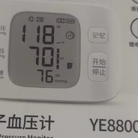 鱼跃腕式电子血压计：家用智能，准确便捷的健康守护者