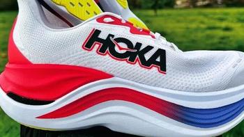 两双HOKA ONE ONE顶级缓震跑鞋