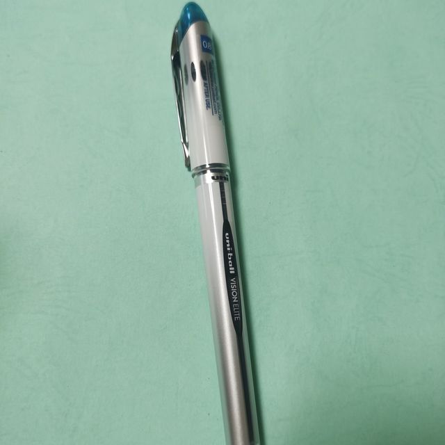三菱（Uni）直液式走珠笔0.8mm太空抗压商务签字笔UB-200蓝黑色