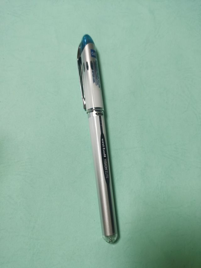 三菱（Uni）直液式走珠笔0.8mm太空抗压商务签字笔UB-200蓝黑色