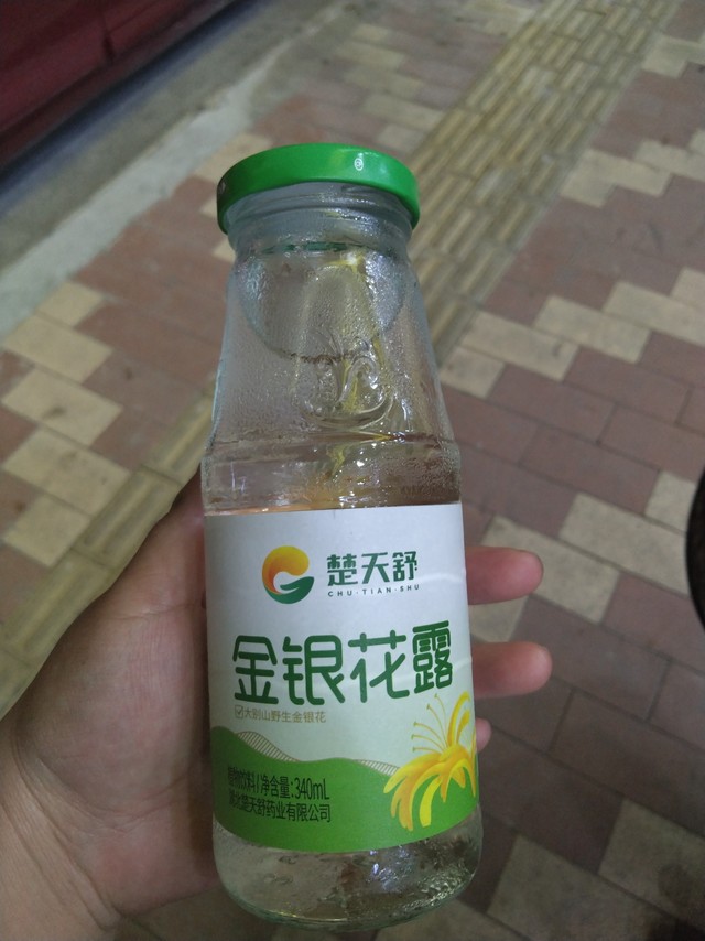 感觉和王老吉一个口味的金银花露