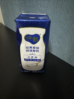 挺不错的车头-换购的纯甄酸牛奶。