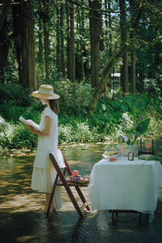 吃一个冰淇淋，愿夏天所有心事都被甜化