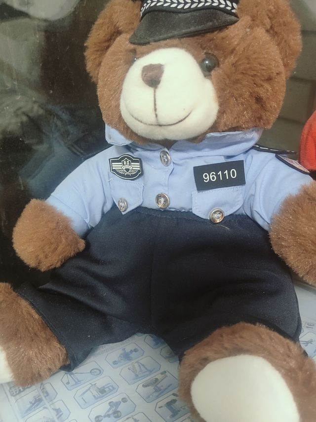 玩具警察熊